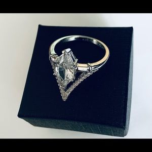 S925 Sterling fine silver ring, size 9. New.